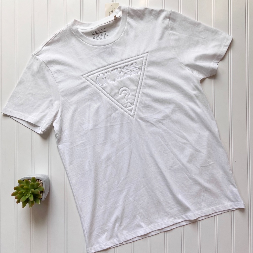 •Guess• embossed logo tee - Picture 5 of 6